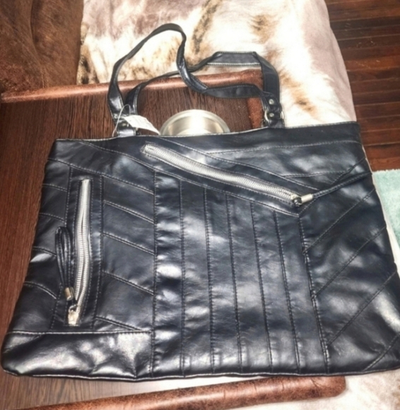 NWT CHATEAU BLACK ZIPPER BAG - Picture 1 of 3